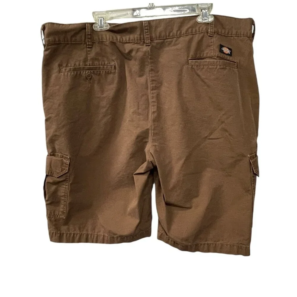 Dickies Men's‎ Relaxed Fit Brown Cargo Shorts Size 40 Flat Front Workwear